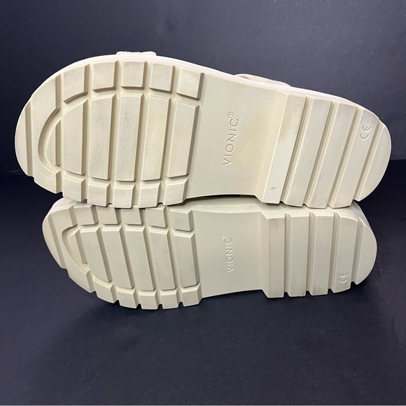 NWOB Vionic Alondra Platform Lug Sandal in Gold Metallic Leather- Sz 6.5 - Picture 11 of 11